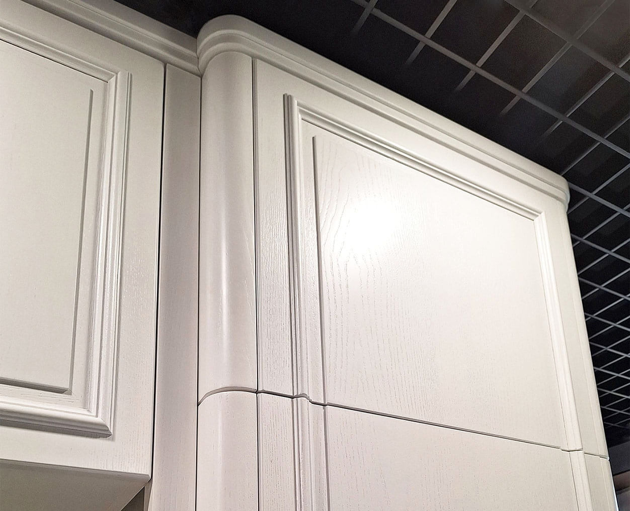 Кухня Лианга – классическая неоклассика.